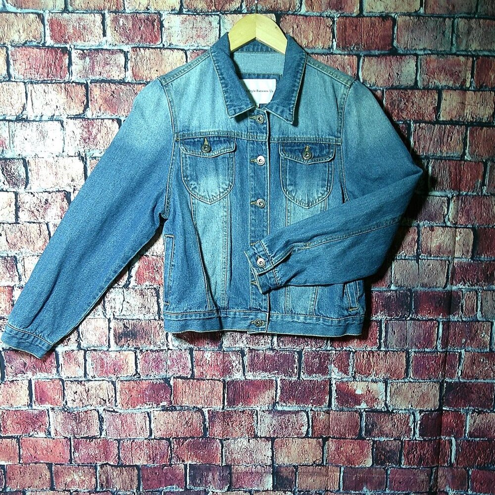 The Style Between Us Distressed Denim Jean Trucker Jacket Women's Size Small - Picture 3 of 6